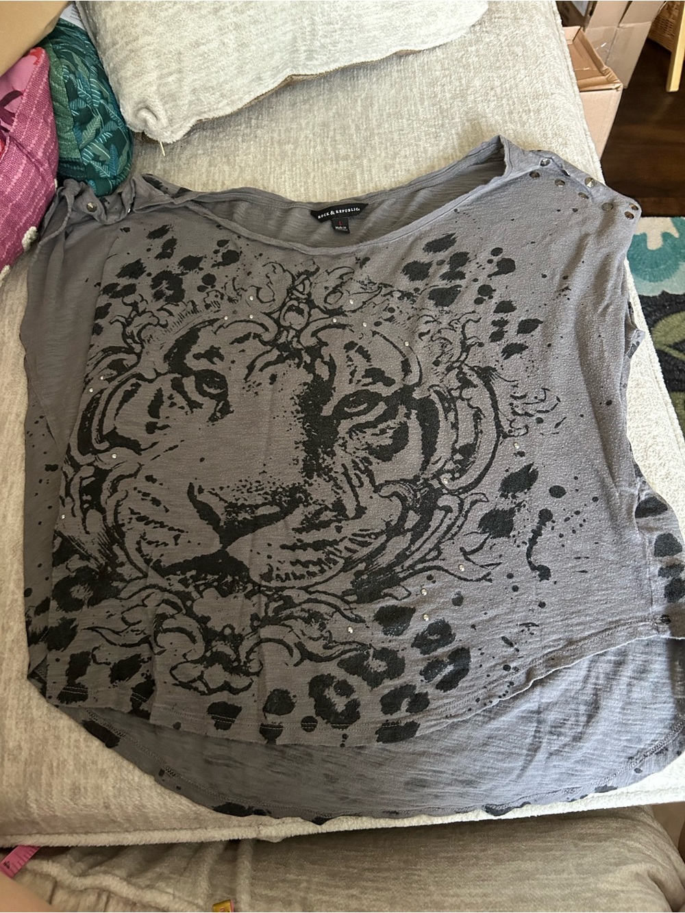 Rock & Republic Gray Short-Sleeve Tiger Graphic Tee